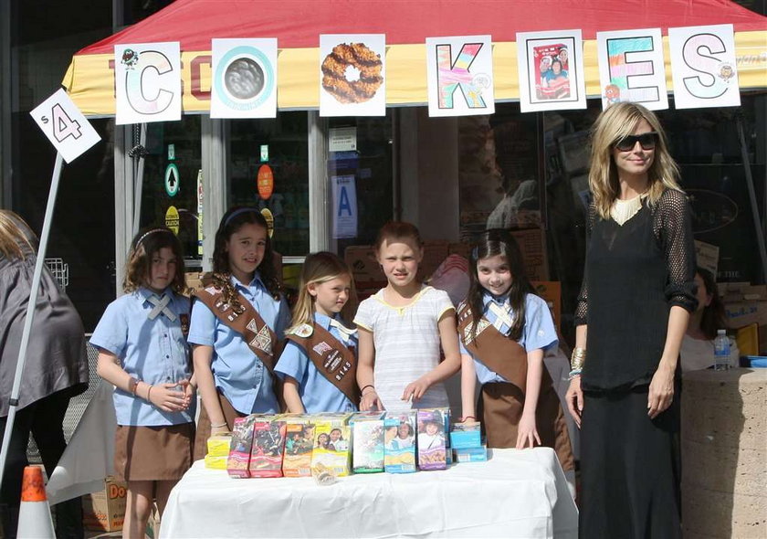 Znana modelka sprzedawała ciastka. ZDJĘCIA