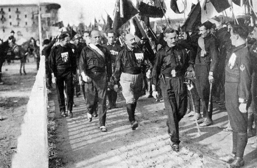 W październiku 1922 r. młody Kurt Erich Suckert maszerował na Rzym pod patronatem Benita Mussoliniego i świeżo utworzonej partii faszystowskiej