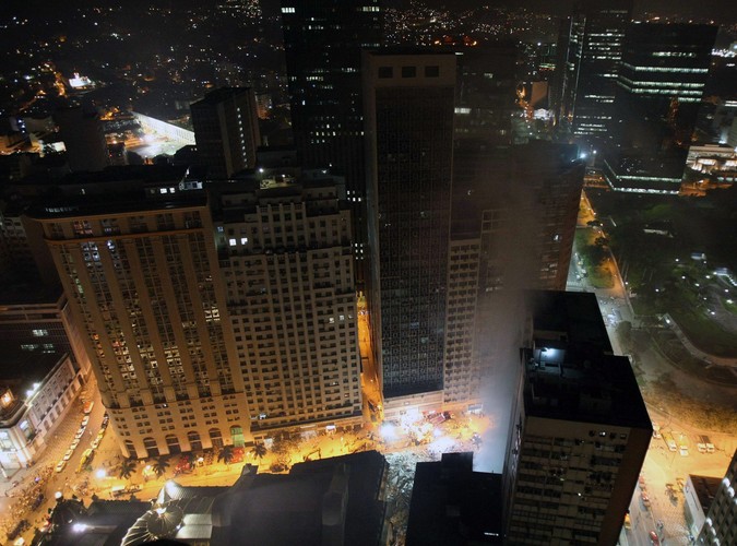 Wybuch była tak silny, że odczuli go mieszkańcy całej dzielnicy, która jest wyjątkowo ruchliwa w dzień, ale opustoszała w nocy. Gmach znajduje się przy placu Cinelandia, niedaleko Teatru Narodowego, w historycznym centrum Rio