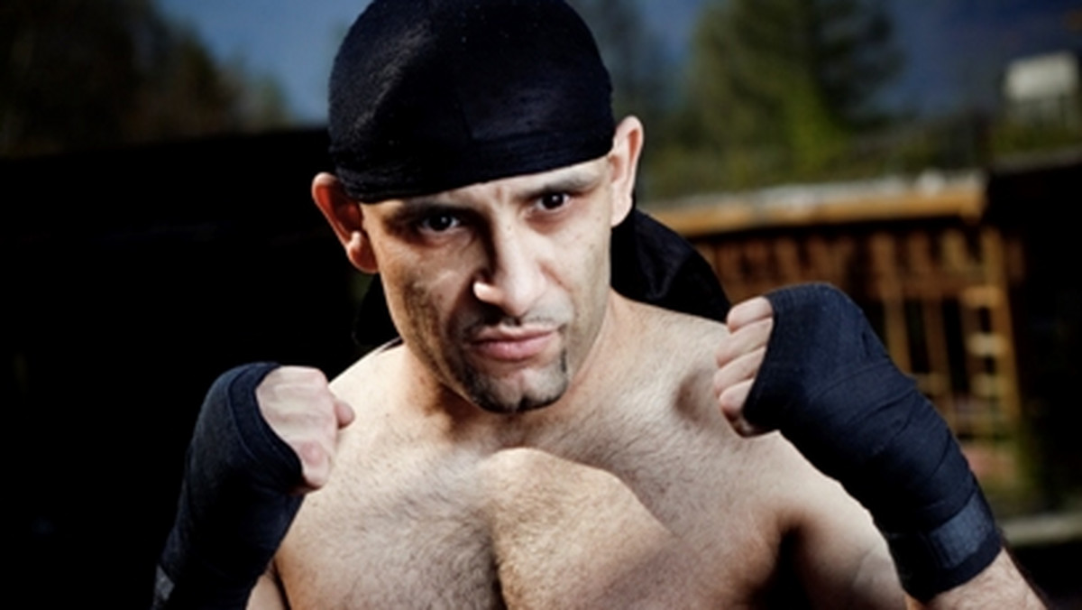Polski mistrz świata w Kickboxingu i niepokonany zawodnik MMA, Gerad Linder (4-0 MMA) z klubu "Black Dragon" Andrychów jest kolejnym zawodnikiem, który podpisał kontrakt z organizacją Fight Exclusive Night i wystąpi na najbliższej gali FEN 2 we Wrocławiu w dniu ósmego marca.