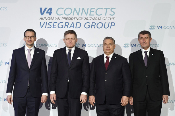 Premier Polski Mateusz Morawiecki, premier Słowacji Robert Fico, premier Węgier Viktor Orban oraz p.o. premier Czech Andrej Babisz w czasie spotkania Grupy Wyszehradzkiej (V4) w Budapeszcie, Węgry 26 stycznia 2018. EPA/Szilard Koszticsak HUNGARY OUT Dostawca: PAP/EPA.