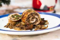 pyszny obiad na środę. podajemy przepis, ty gotujesz. kruche roladki z indyka z pieczarkami