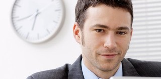 Dla urzędników prestiż i stabilność, nie nadgodziny