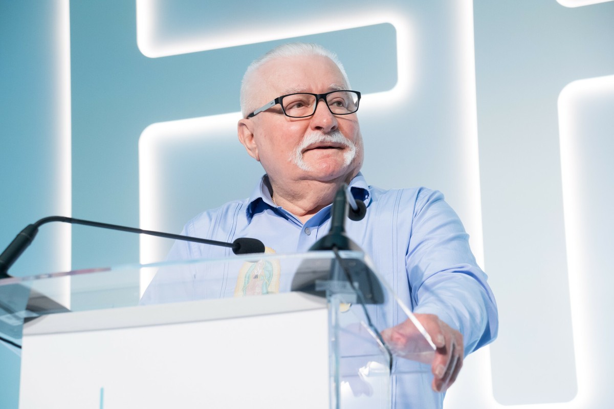 Wałęsa radzi Tuskowi: Obciąć pensję Nawrockiemu