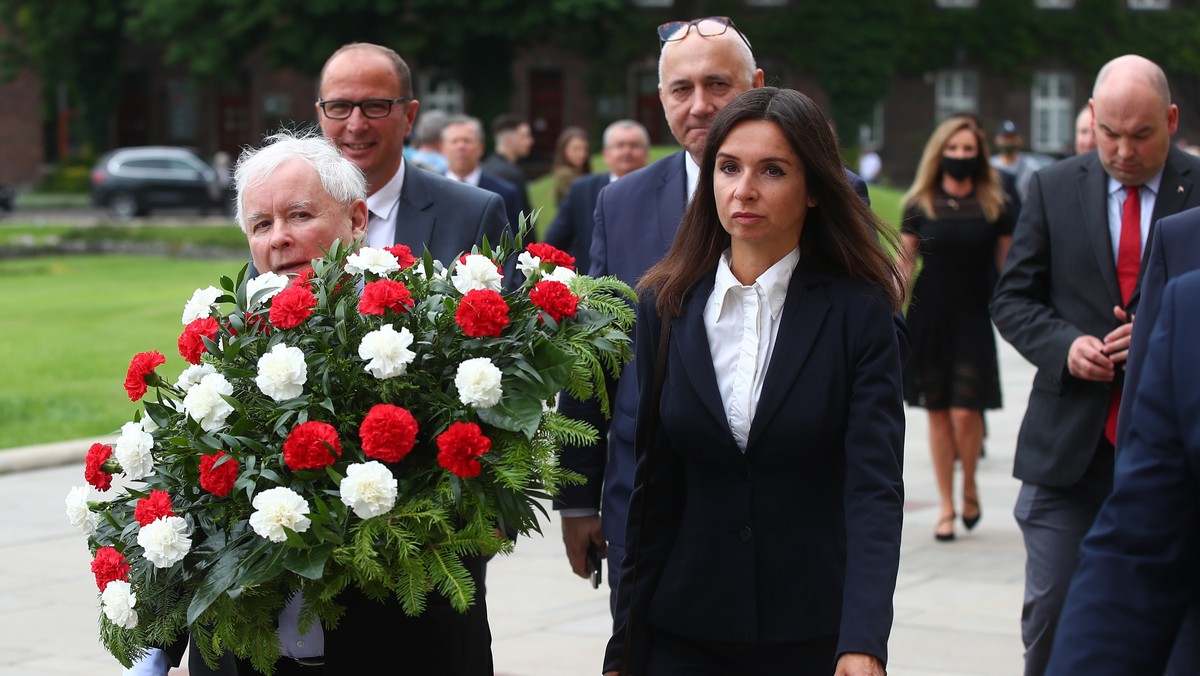 Jarosław Kaczyński i Marta Kaczyńska w drodze na Wawel