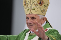 Strzały przed mszą Benedykta XVI. Mężczyzna stał w tłumie wiernych!