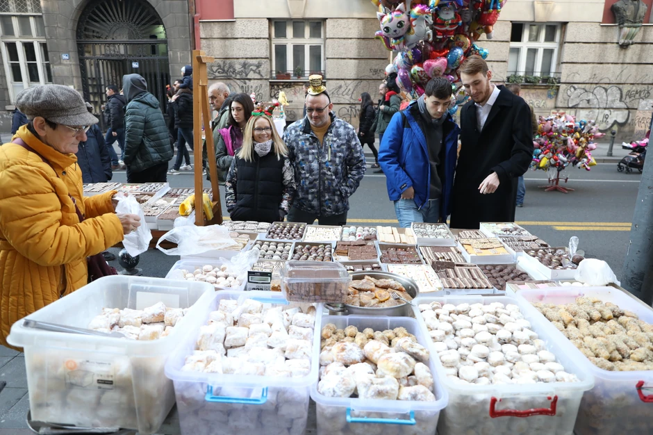Slatkiši, šećerna vuna, igračke