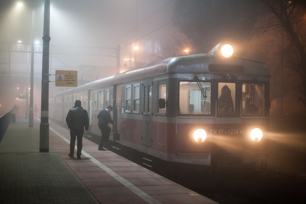 Pociąg na dworcu w Poznaniu