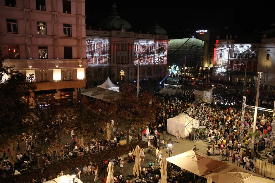 Veliki broj ljudi okupio se na večerašnjem koncertu