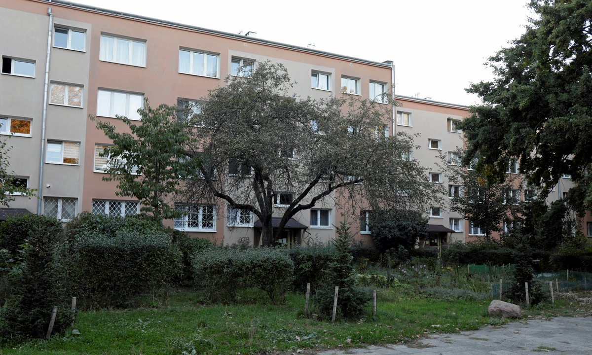 Mieszkańcy Woli protestują. Deweloper zamierza wcisnąć blok na podwórku