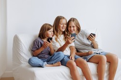 Edukacja przy pomocy tabletów i laptopów ogłupia uczniów. Apel niemieckich ekspertów