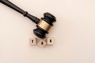 Fakultatywność zawieszenia postępowania nie oznacza dowolności działania organu podatkowego