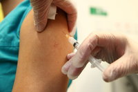 A héten elkezdik embereken tesztelni a koronavírus elleni vakcinát Angliában