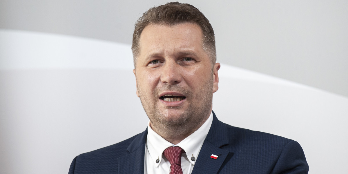 Minister Przemysław Czarnek zapowiedział zmiany w oświacie i ograniczenie biurokracji, z którą obecnie muszą zmagać się nauczyciele.