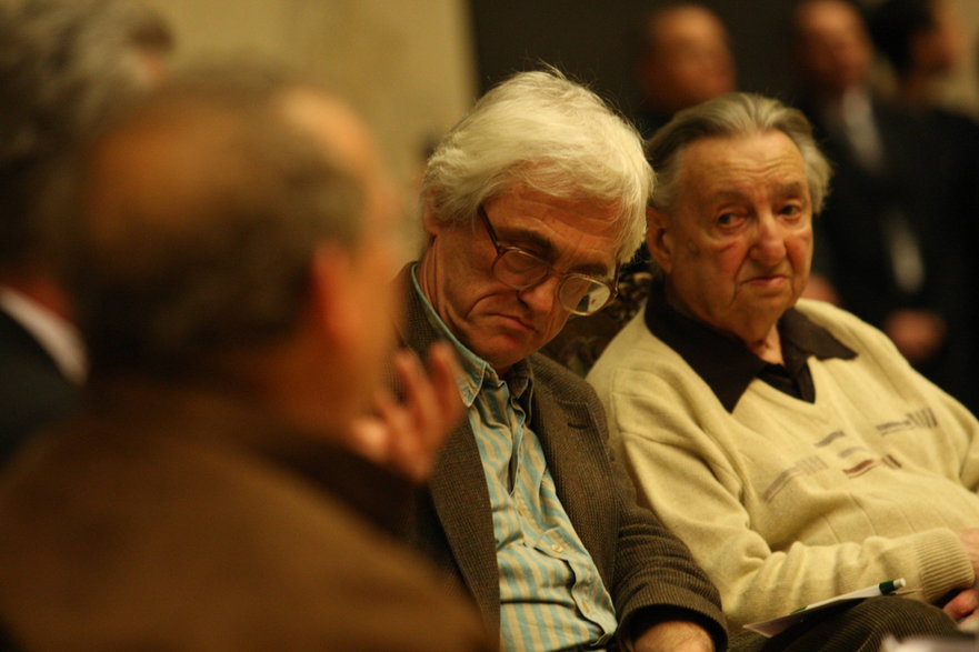 Adam Michnik (tyłem), Jan Tomasz Gross i Marek Edelman, 2008 r.