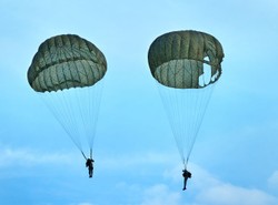 Spadochron dla każdego pasażera? Takie rzeczy tylko w Chinach