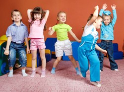 Kolejny absurd? Unia zabiera dzieciom zabawki