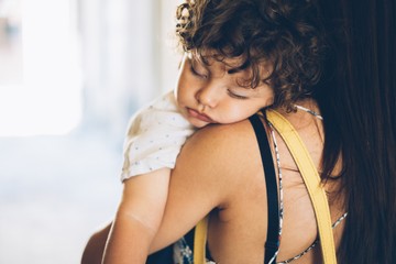 Nem alszik jól a kicsi? 5 tipp, hogy ne legyen küzdelem az esti altatás