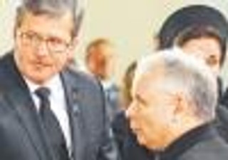 Kaczyński w sondażach goni Komorowskiego