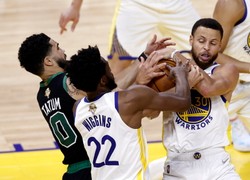 Warriors o krok od mistrzostwa NBA. Wiggins bohaterem piątego meczu