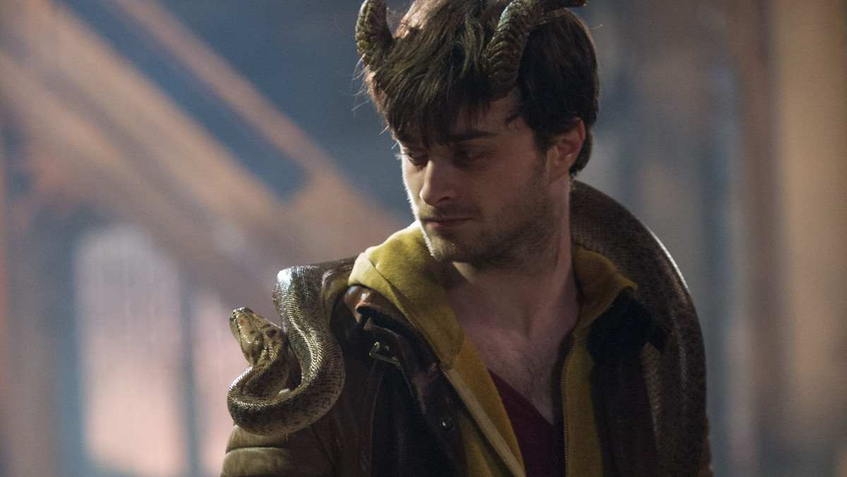 Cukierek albo psikus. Zbliża się Halloween, czyli dynie, przebieranki i potwory. Daniel Radcliffe – aktor o wielu twarzach - potrafi zmienić się nie do poznania. Jako diabeł idealnie pasuje do halloweenowych zabaw.