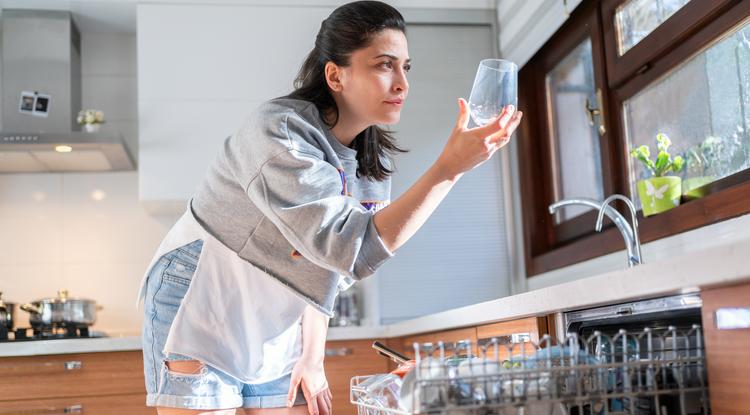 Így lesznek csillogóan tiszták a poharak Fotó: Getty Images