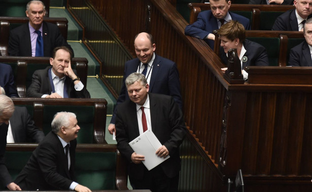 Dodał, że ma też być zebrana całość dokumentacji i analiz w całej sprawie.