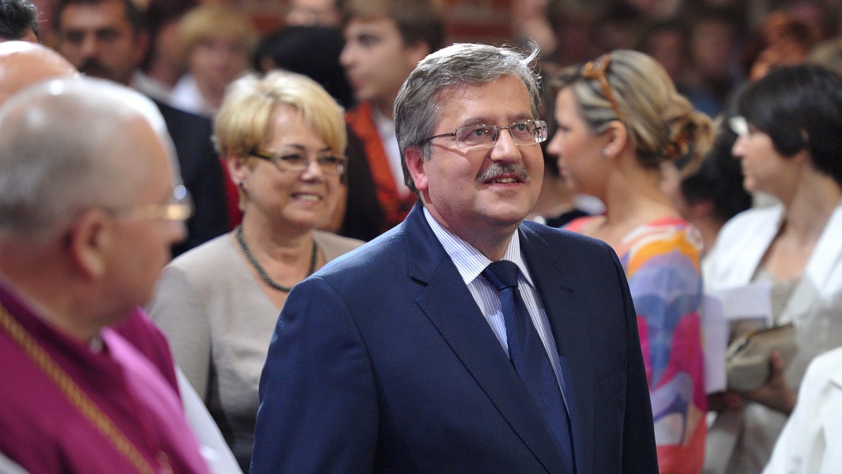 Prezydent Bronisław Komorowski wziął udział w obchodach 850-lecia konsekracji Archikolegiaty w Tumie koło Łęczycy. W trakcie uroczystości odsłonił kamienny obelisk upamiętniający tę rocznicę. Prezydent podkreślił, że uroczystość 850-lecia istnienia Archikolegiaty w Tumie to "wielka chwila dla ziemi łęczyckiej, ale też dla całej Polski".