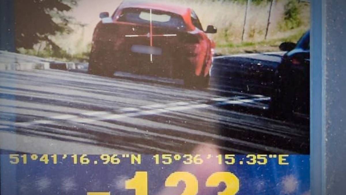Kierowca Ferrari nie przejmował się limitem prędkości