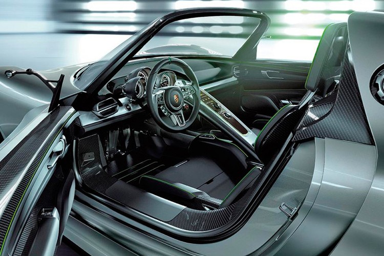 Porsche 918 Spyder ma być wyjątkowo ekonomicznym samochodem. Zgodnie z zapowiedziami producenta, zużycie paliwa wyniesie zaledwie 3 litry na 100 km.