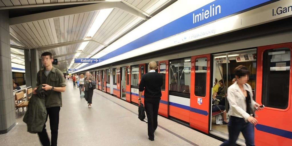 Ogień w metrze na Młocinach. Ewakuacja!