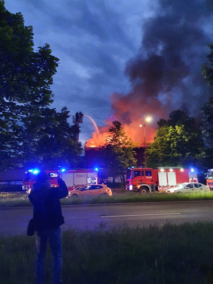 Pożar składu budowlanego przy Alei Bohaterów Monte Cassino w Częstochowie