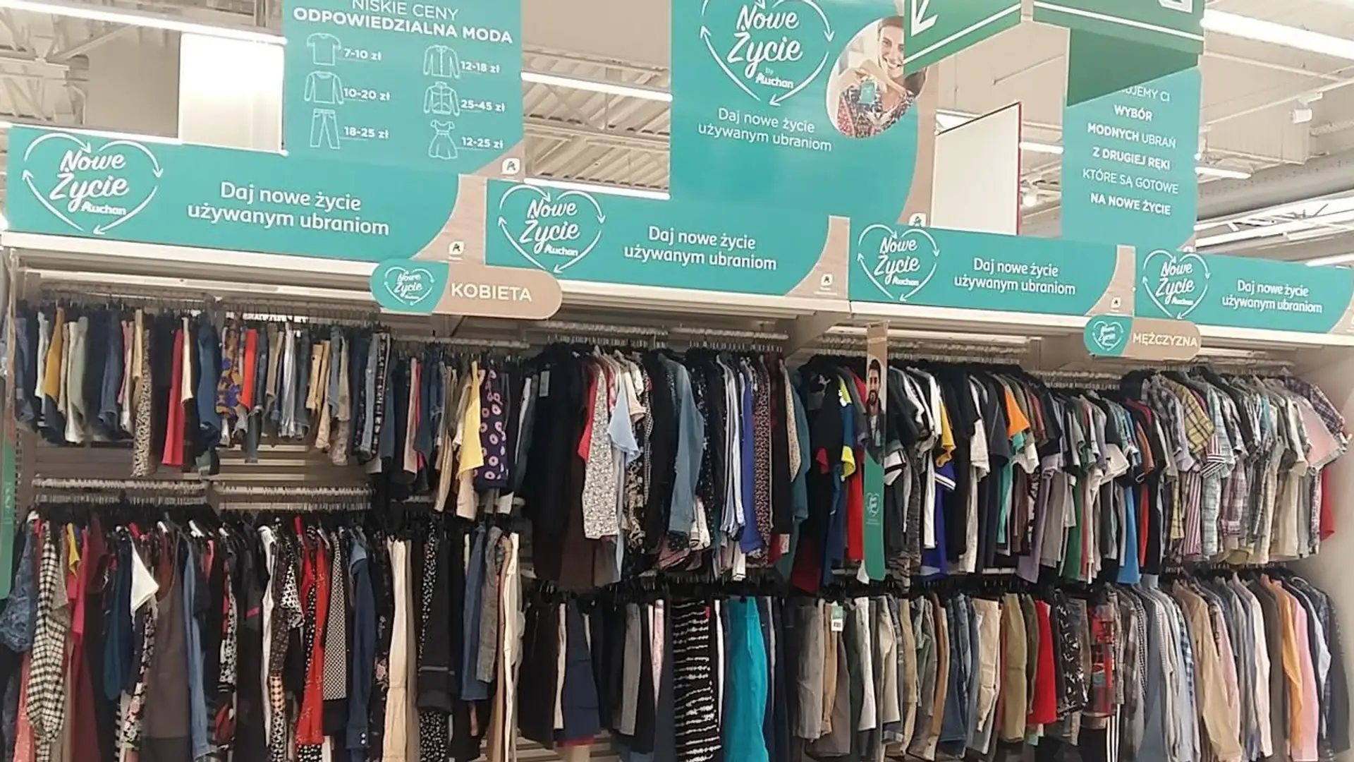 Auchan testuje opcję "second hand". Ceny ubrań od 7 do 35 zł za sztukę