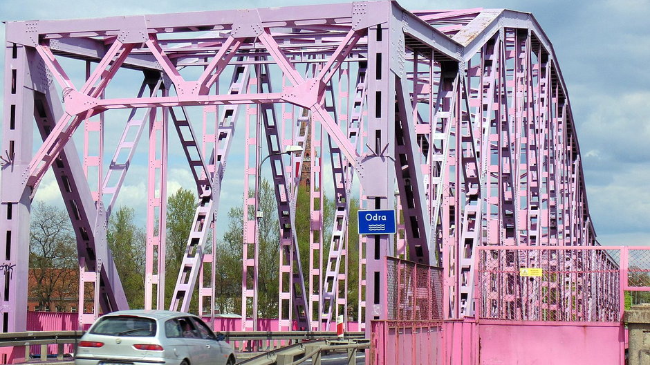 Różowy Most Tolerancji w Głogowie