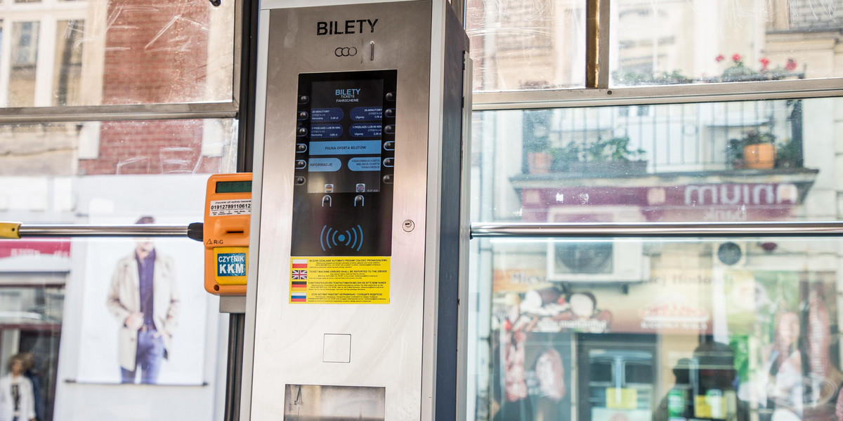 W automatach biletowych w tramwajach i autobusach zapłacimy tylko kartą