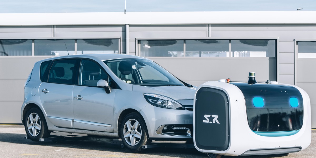 Roboty parkujące produkuje francuski startup Stannley Robotics. Jak informuje firma, były już testowane na parkingach przy dwóch lotniskach we Francji - w Lyonie i Paryżu 