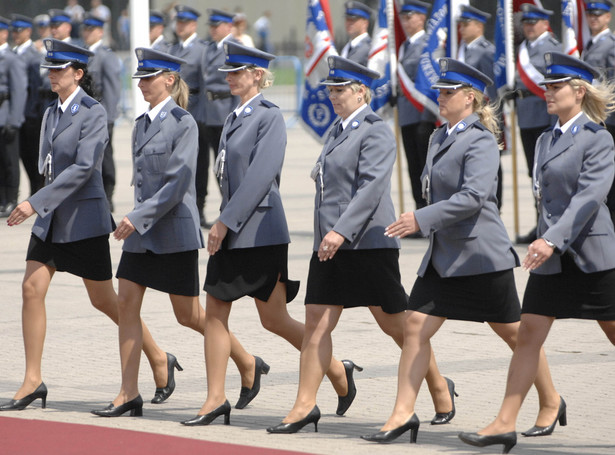 Policjantki będą nosić meskie bokserki?