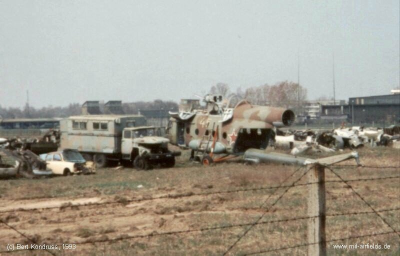 Lotnisko Rangsdorf w 1993 r. fot. Bert Kondruss, mil-airfields.de