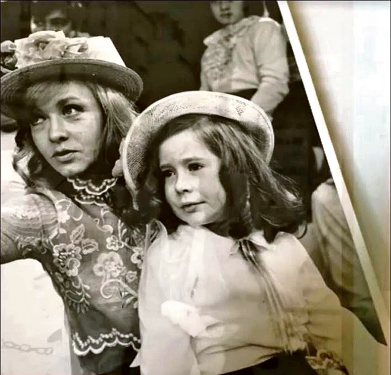 Verica sa svojom tetkom Milenom na snimanju emisije “Obraz uz obraz”