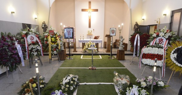 Pogrzeb Jacka Ziobera. Nietypowa urna i wiele piłkarskich akcentów [ZDJĘCIA]