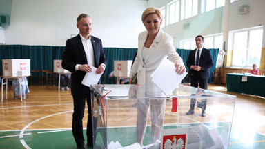 Andrzej Duda i Agata Kornhauser-Duda już zagłosowali. Pierwsza dama zadała szyku