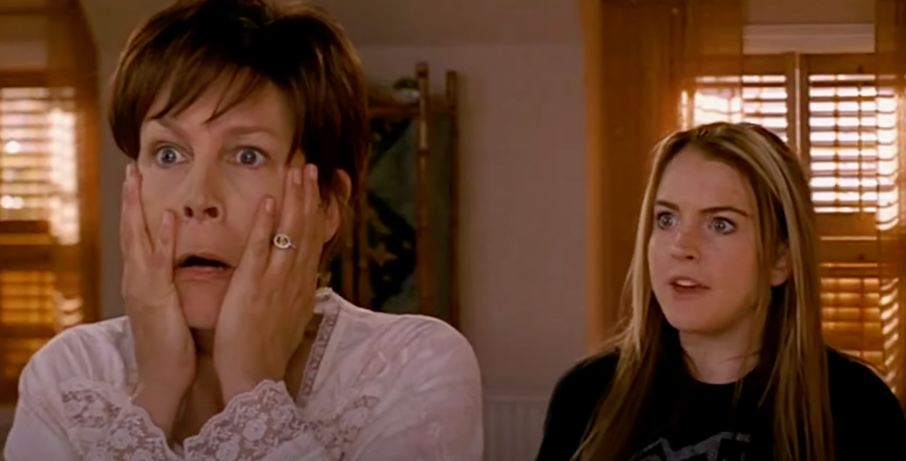 Jamie Lee Curtis a Lindsay Lohan vo filme Strelený piatok.