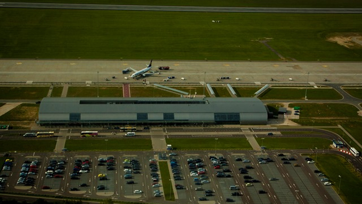 Już po raz trzeci port w Modlinie otrzymał Certyfikat Lotniska Użytku Publicznego. To oznacza, że spełnia wszystkie wymogi niezbędne do wykonywania operacji lotniczych. Tym razem certyfikat został przyznany na trzy lata. W tym roku port obsłużył już ponad 750 tys. podróżnych.