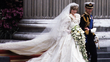Najpiękniejsze suknie ślubne na brytyjskim dworze. Kreacja księżnej Diany skrywała smutną tajemnicę