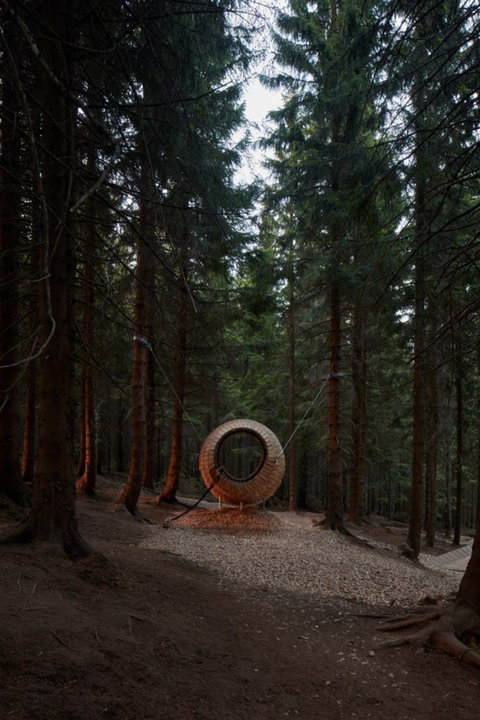 W Karkonoszach zbudowali park rozrywki z ogromnymi rzeźbami. Oto Pecka Playspace