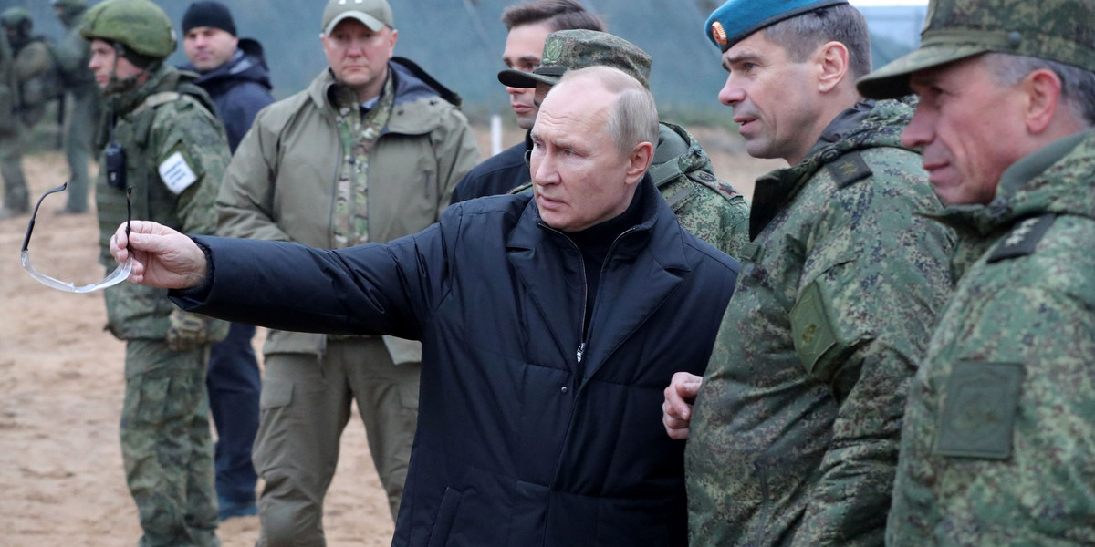 Rosyjski dyktator przenosi żołnierzy i broń z Syrii do Ukrainy.