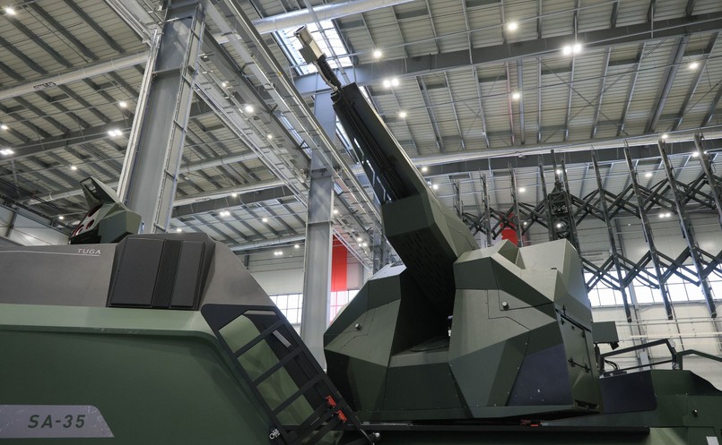 Jelcz 3. generacji posłużył za platformę dla samobieżnej armaty SA-35 kalibru 35 mm