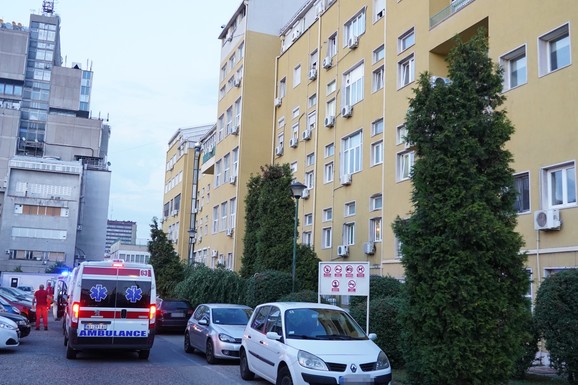Poznato stanje dečaka (12) na kog je pala metalna konstrukcija na autobuskom stajalištu u Mladenovcu