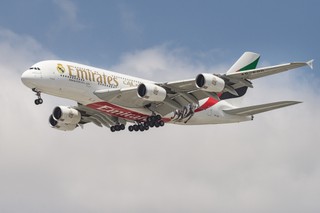 Emirates w ciągu 5 lat przewiozły ponad 975 tys. pasażerów na trasie Warszawa -Dubaj