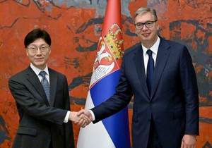Predsednik Aleksandar Vučić primio je danas akreditivno pismo novoimenovanog ambasadora Republike Koreje u Srbiji Hong Gun Djonga